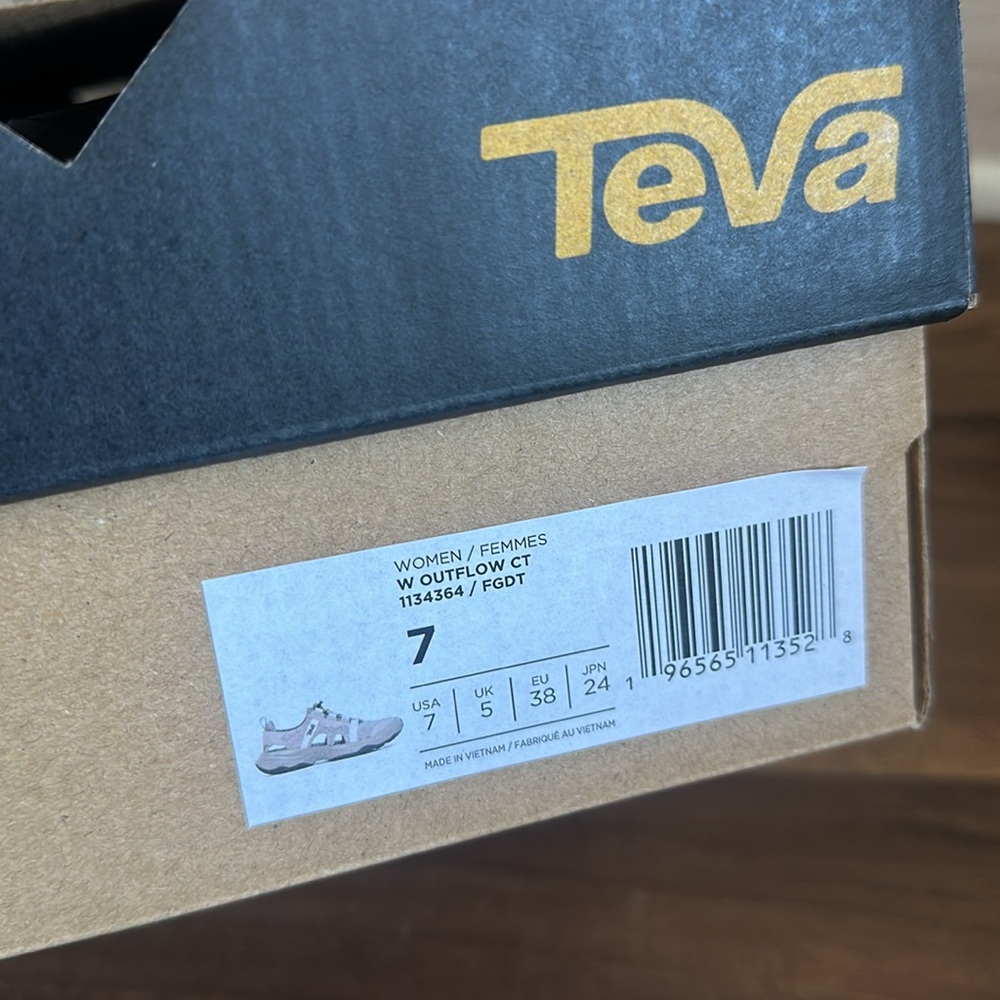 NWT-Teva Women’s Outflow Universal Water Sandals - Size 7-Brand new - Picture 9 of 9